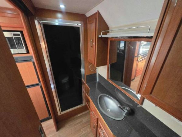 2012 Franklin Ozfactor Caravan 19' FULL ENSUITE image