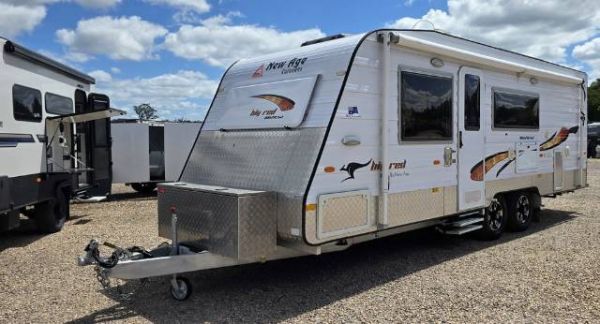 2016 New Age Big Red Caravan 22'6 CENTRE DOOR image