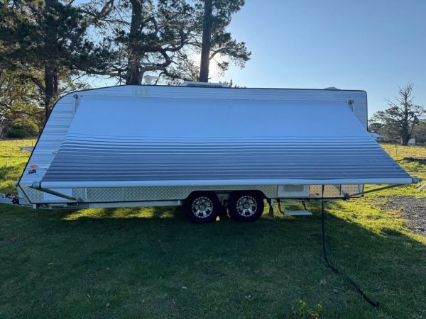 2012 New Age Big Red Caravan image