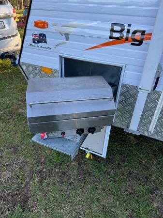 2012 New Age Big Red Caravan image