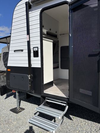 2020 New Age Xtreme Utility XU22BC Toy Hauler image