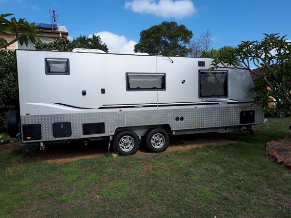 2019 Supreme 2160_R_K1E1_T  Caravan image