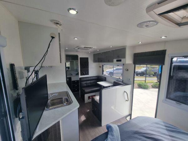 2016 Essential Caravans Exceed Cruiser Caravan DESIGN 1.0 - 17'4 image