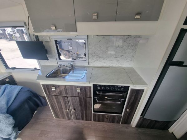 2016 Essential Caravans Exceed Cruiser Caravan DESIGN 1.0 - 17'4 image