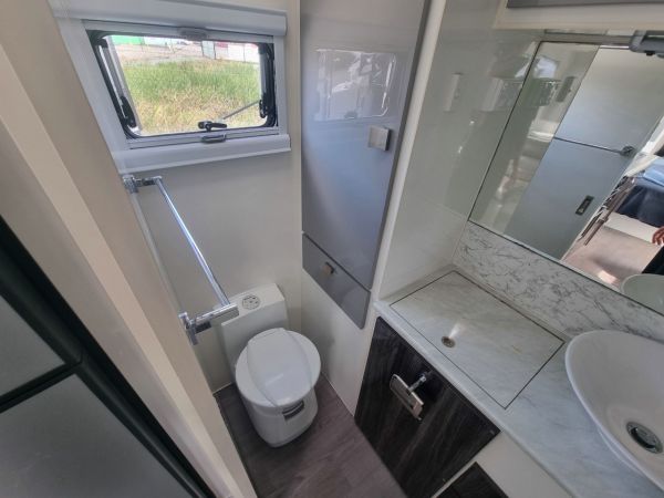 2016 Essential Caravans Exceed Cruiser Caravan DESIGN 1.0 - 17'4 image