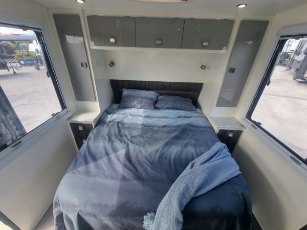 2016 Essential Caravans Exceed Cruiser Caravan DESIGN 1.0 - 17'4 image