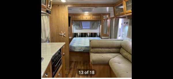 2013 Vacationer Holiday 206 Caravan image