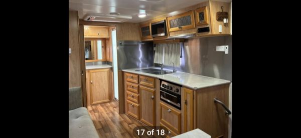 2013 Vacationer Holiday 206 Caravan image