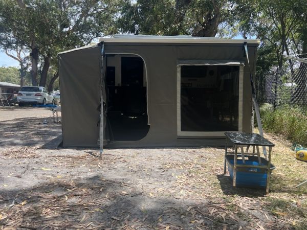 2022 Altitude Ascent 13X Hybrid Caravan image