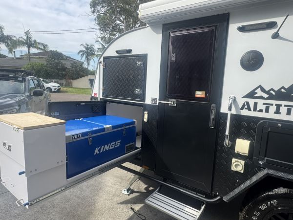 2022 Altitude Ascent 13X Hybrid Caravan image