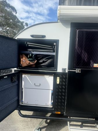 2022 Altitude Ascent 13X Hybrid Caravan image