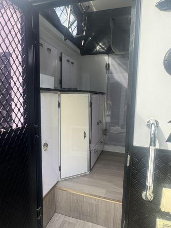 2022 Altitude Ascent 13X Hybrid Caravan image