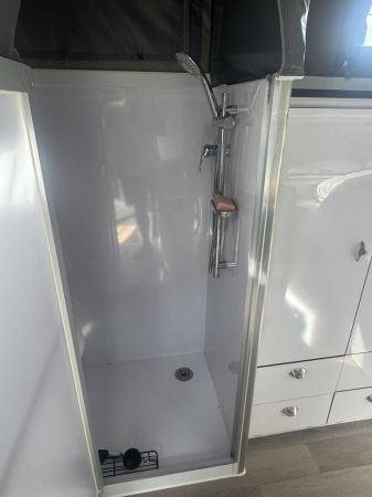 2022 Altitude Ascent 13X Hybrid Caravan image