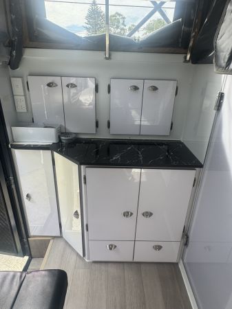 2022 Altitude Ascent 13X Hybrid Caravan image