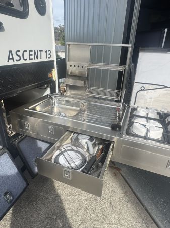 2022 Altitude Ascent 13X Hybrid Caravan image