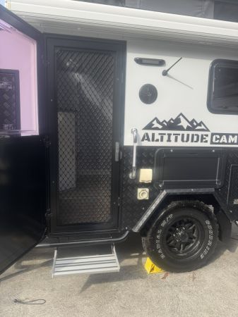 2022 Altitude Ascent 13X Hybrid Caravan image