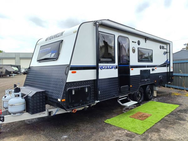2021 Franklin RAZOR Full Caravan image