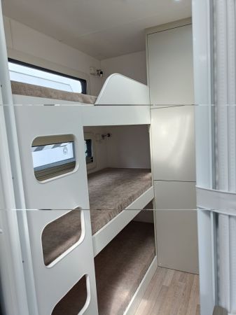 2021 Franklin RAZOR Full Caravan image