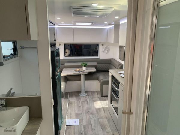 2025 Essential Caravans Cruiser V10 22'10' image