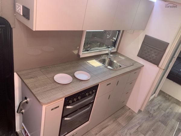 2025 Essential Caravans Cruiser V10 22'10' image