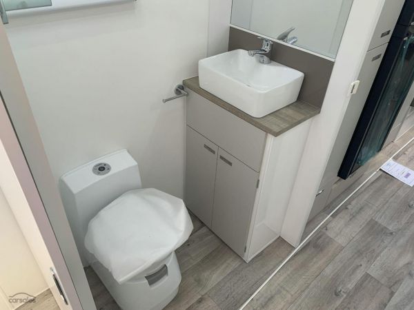 2025 Essential Caravans Cruiser V10 22'10' image