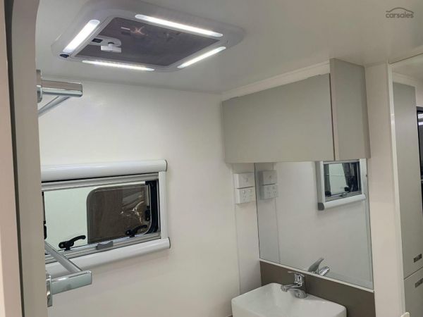 2025 Essential Caravans Cruiser V10 22'10' image