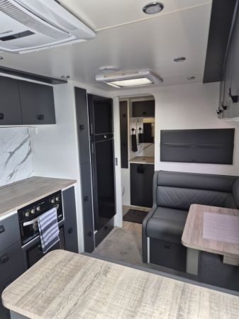 2023 Design RV Forerunner V5-3 20'6 Caravan image