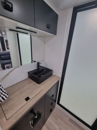 2023 Design RV Forerunner V5-3 20'6 Caravan image