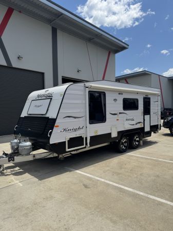 2015 Magestic Knight Caravan image