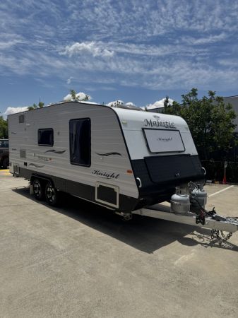 2015 Magestic Knight Caravan image