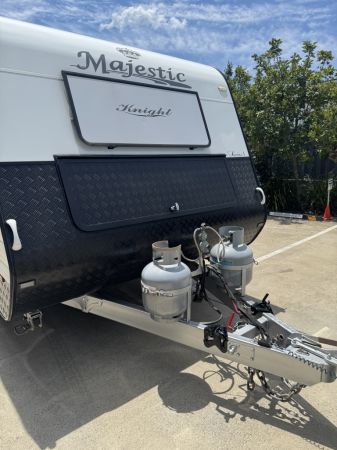 2015 Magestic Knight Caravan image