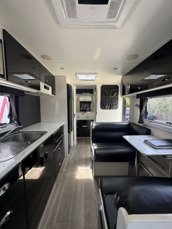 2015 Magestic Knight Caravan image