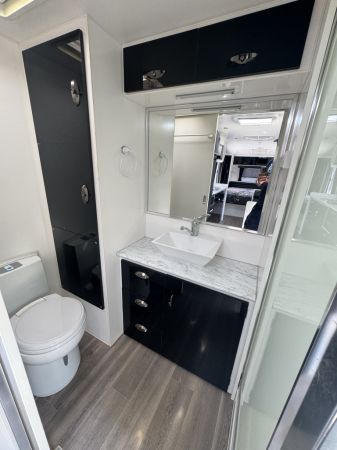 2015 Magestic Knight Caravan image