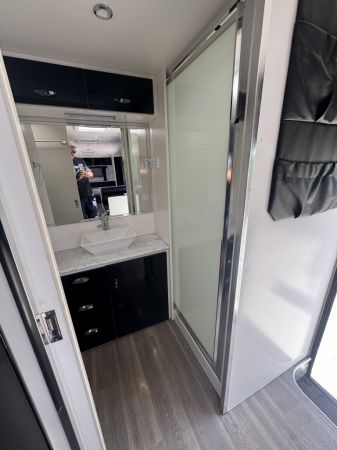 2015 Magestic Knight Caravan image