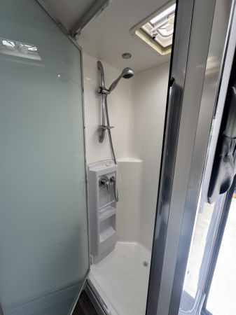 2015 Magestic Knight Caravan image