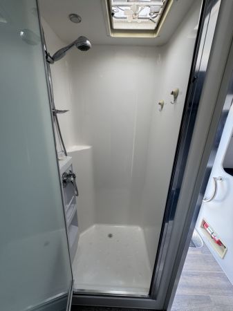 2015 Magestic Knight Caravan image