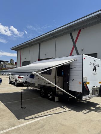 2015 Magestic Knight Caravan image