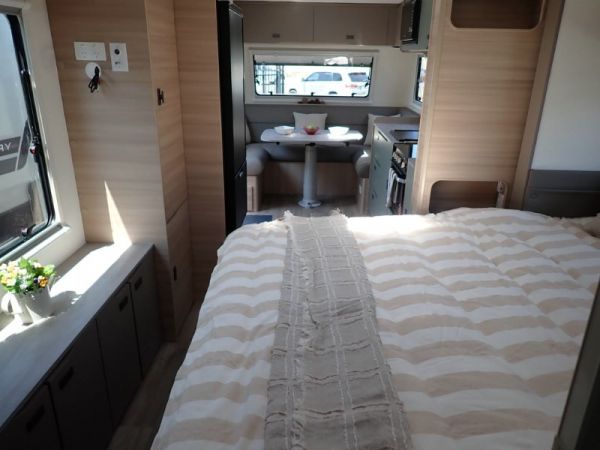 2025 Jayco Discovery Caravan 21.66-3.DY-MY25 image