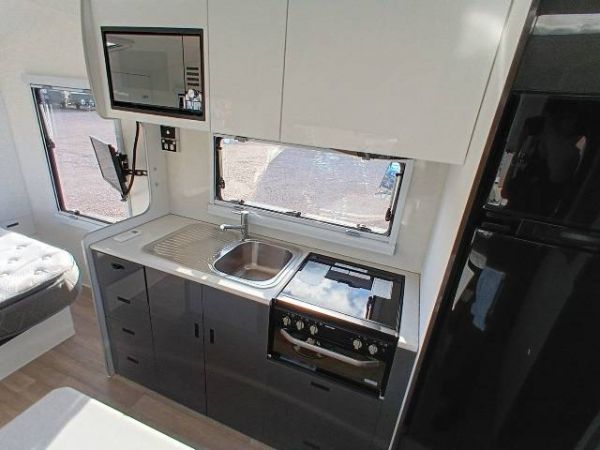 2022 Majestic Knight 18' Caravan ENSUITE image
