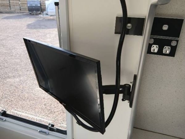 2022 Majestic Knight 18' Caravan ENSUITE image