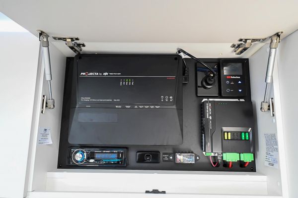 2025 Viscount V1 Wildshark Caravan image