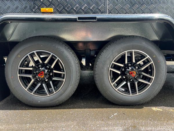 2025 Olympic Marathon 18'6 Caravan image