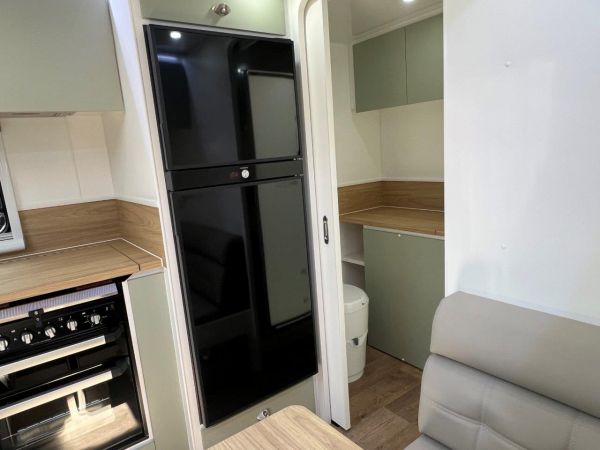 2025 Olympic Marathon 18'6 Caravan image