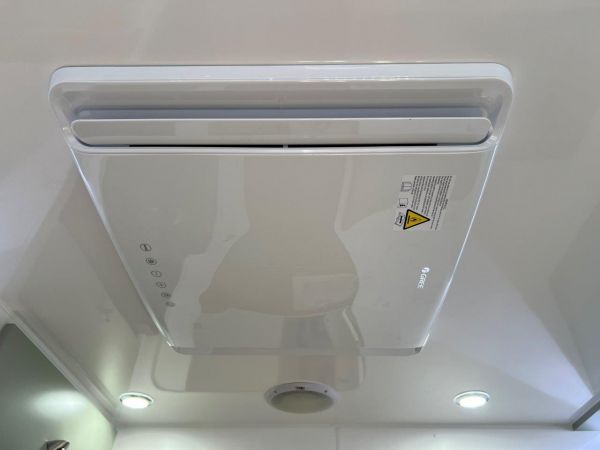 2025 Olympic Marathon 18'6 Caravan image