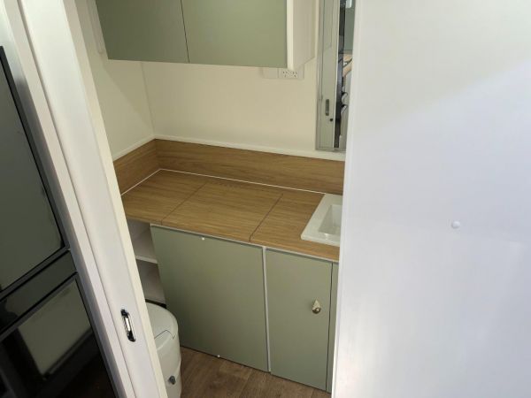 2025 Olympic Marathon 18'6 Caravan image