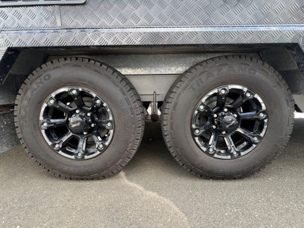 2023 Victory Trophy Series Bunk Bed Caravan image