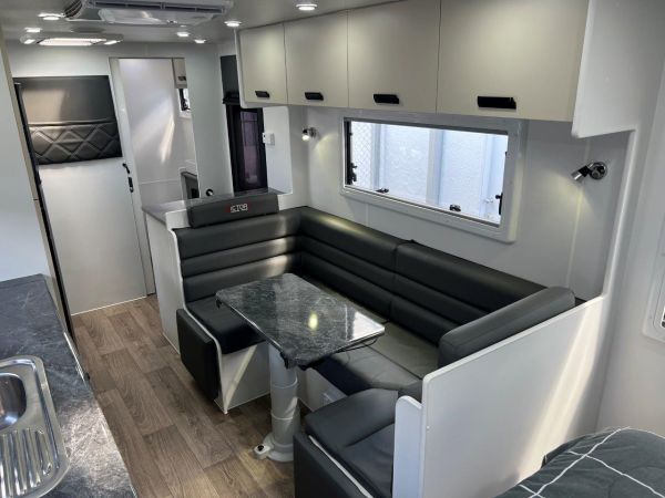 2023 Victory Trophy Series Bunk Bed Caravan image