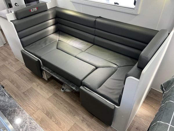 2023 Victory Trophy Series Bunk Bed Caravan image