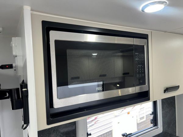 2023 Victory Trophy Series Bunk Bed Caravan image