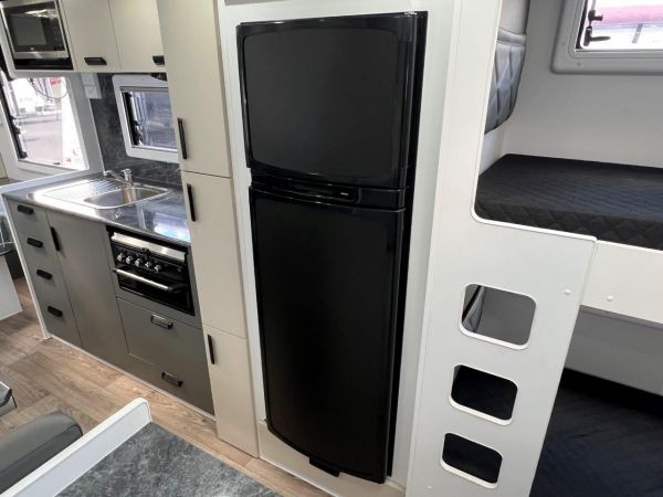 2023 Victory Trophy Series Bunk Bed Caravan image